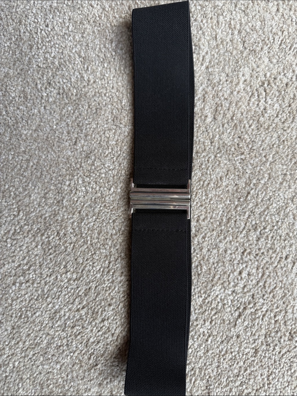 Stretchy belt with silver buckle 2”